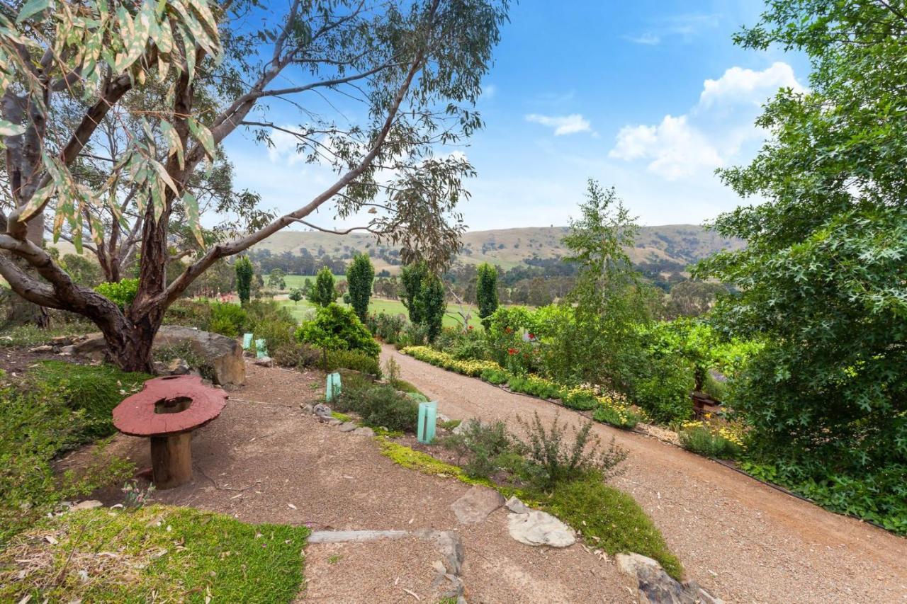 Strath Creek Strawbale Cottage - Wingspread Garden מראה חיצוני תמונה